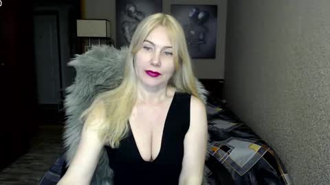 Donella    online show from March 7, 2025, 7:38 pm