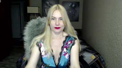 Donella    online show from March 10, 2025, 7:18 pm