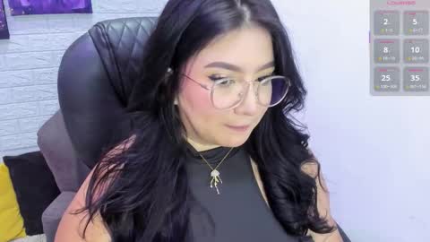 Snapshot of _nina_sweet chatting on October 14, 2025, 12:06 pm online show from October 14, 2025, 12:06 pm