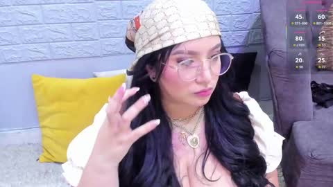 Snapshot of _nina_sweet chatting on October 27, 2025, 12:20 pm online show from October 27, 2025, 12:20 pm