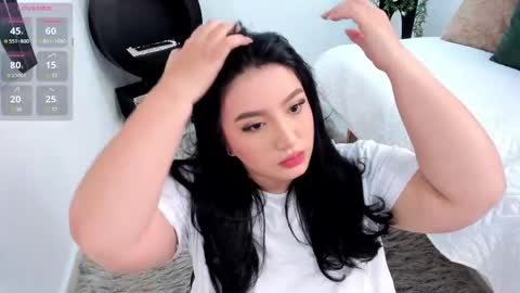 Snapshot of _nina_sweet chatting on November 7, 2025, 12:05 pm online show from November 7, 2025, 12:05 pm