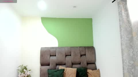 Snapshot of _nina_sweet chatting on November 23, 2025, 12:05 pm online show from November 23, 2025, 12:05 pm