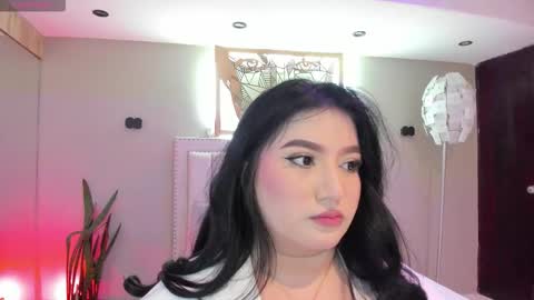 Snapshot of _nina_sweet chatting on November 26, 2025, 12:06 pm online show from November 26, 2025, 12:06 pm