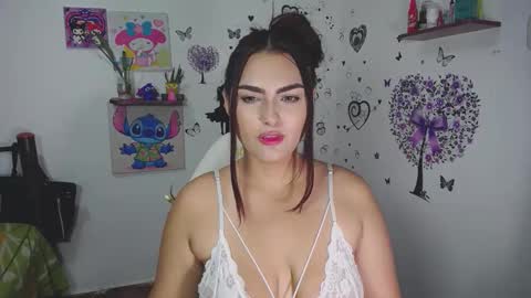 Nina  online show from November 4, 2025, 4:55 am