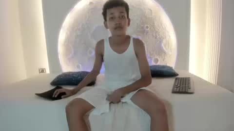 Snapshot of _noah19 chatting on September 16, 2025, 8:32 pm Noah online show from September 16, 2025, 8:32 pm