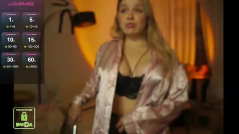 R online show from November 25, 2025, 8:53 pm