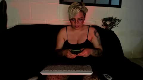 Snapshot of _paradissela chatting on February 3, 2026, 2:21 am GAIA online show from February 3, 2026, 2:21 am