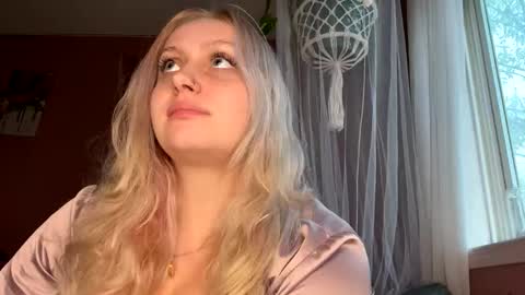 Snapshot of _peaceoutgirlscout_ chatting on October 28, 2025, 9:17 pm _peaceoutgirlscout_ online show from October 28, 2025, 9:17 pm