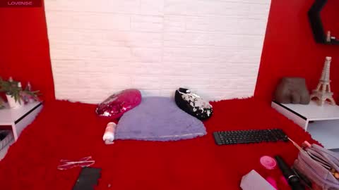 Laura online show from December 19, 2025, 6:37 pm