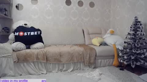 _pretty_fox_ online show from December 9, 2024, 1:02 pm