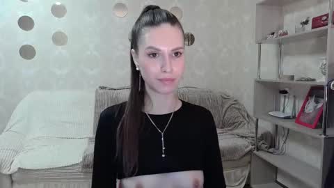 _pretty_fox_ online show from October 1, 2025, 2:12 pm