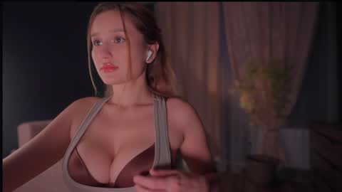 Eva online show from November 18, 2025, 3:56 am