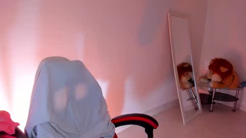 Stefany online show from October 18, 2025, 11:33 am