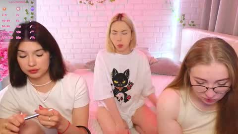 Merlizz Eva Jane Mila Nicole  left to right  online show from October 10, 2025, 2:05 pm