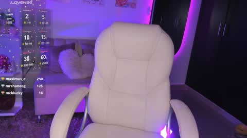 Snapshot of _sabrinamoon chatting on January 15, 2025, 8:26 pm online show from January 15, 2025, 8:26 pm