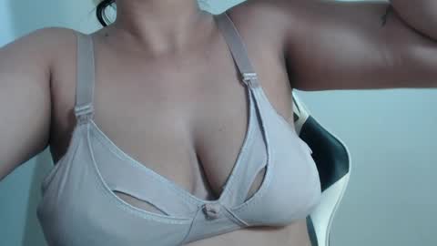 _samantha_fox19 online show from April 5, 2026, 3:20 pm