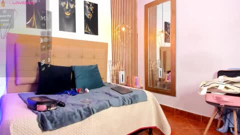 SAMANTHA FOX online show from September 16, 2025, 11:55 am