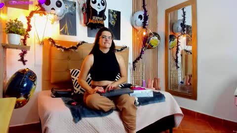 SAMANTHA FOX online show from October 19, 2025, 10:49 am