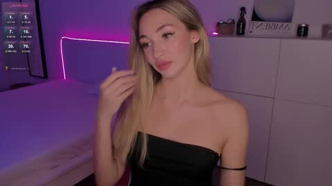 Kat online show from November 7, 2025, 8:20 pm