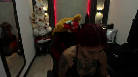 Snapshot of _selene_red chatting on December 21, 2024, 5:40 pm Selene online show from December 21, 2024, 5:40 pm