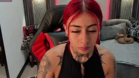 Snapshot of _selene_red chatting on February 3, 2025, 3:49 pm Selene online show from February 3, 2025, 3:49 pm