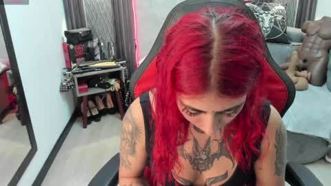Snapshot of _selene_red chatting on February 5, 2025, 1:33 pm Selene online show from February 5, 2025, 1:33 pm