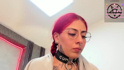 Snapshot of _selene_red chatting on February 7, 2025, 9:04 pm Selene online show from February 7, 2025, 9:04 pm