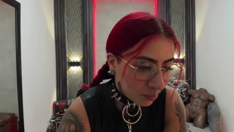 Snapshot of _selene_red chatting on February 12, 2025, 4:55 pm Selene online show from February 12, 2025, 4:55 pm