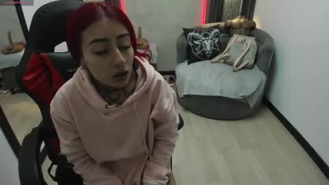 Snapshot of _selene_red chatting on February 18, 2025, 12:28 pm Selene online show from February 18, 2025, 12:28 pm