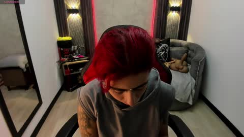 Snapshot of _selene_red chatting on February 28, 2025, 12:42 pm Selene online show from February 28, 2025, 12:42 pm
