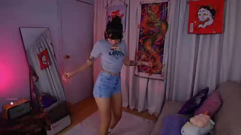Laura online show from July 22, 2026, 4:15 am