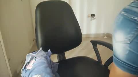 _shalini_0 online show from October 4, 2025, 4:10 am