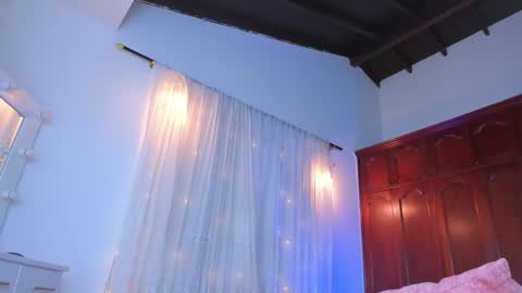 Shsntal online show from November 19, 2025, 1:55 pm