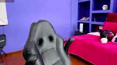 _sharlotte777 online show from October 8, 2025, 3:20 pm