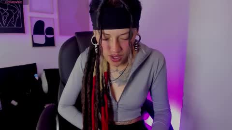 _sharlotte777 online show from March 6, 2026, 4:25 pm