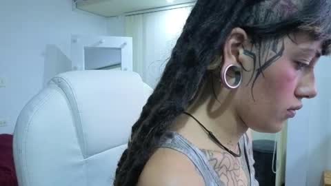 _sharlotte777 online show from April 26, 2026, 1:53 pm