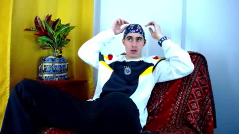 _skyleer_ online show from November 23, 2025, 10:53 pm