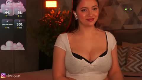 Snapshot of _sleepysis_ chatting on November 8, 2025, 4:12 am Ann online show from November 8, 2025, 4:12 am