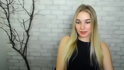 Snapshot of _snow_queen__ chatting on December 18, 2024, 11:51 pm Rachel online show from December 18, 2024, 11:51 pm