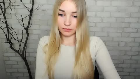 Snapshot of _snow_queen__ chatting on December 20, 2024, 4:57 pm Rachel online show from December 20, 2024, 4:57 pm