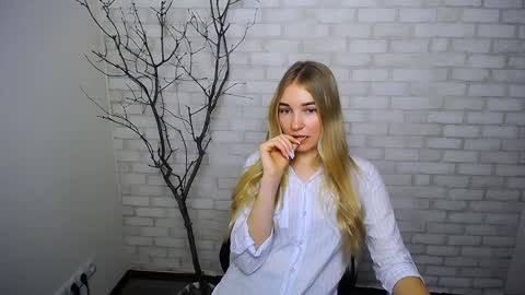 Snapshot of _snow_queen__ chatting on January 4, 2025, 12:27 pm Rachel online show from January 4, 2025, 12:27 pm