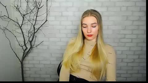 Snapshot of _snow_queen__ chatting on March 3, 2025, 11:33 am Rachel online show from March 3, 2025, 11:33 am