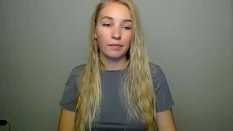 Snapshot of _snow_queen__ chatting on October 7, 2025, 6:38 pm Rachel online show from October 7, 2025, 6:38 pm