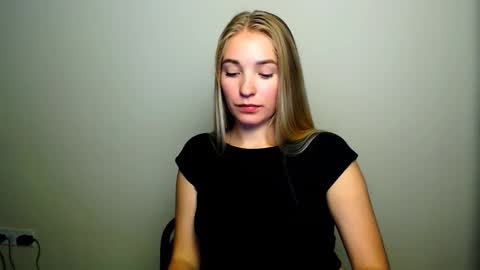 Snapshot of _snow_queen__ chatting on October 13, 2025, 7:14 pm Rachel online show from October 13, 2025, 7:14 pm