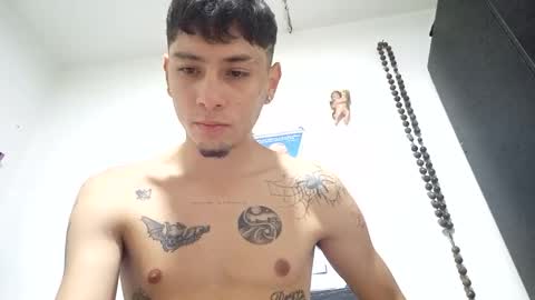 Snapshot of _spider_dick_ chatting on January 28, 2025, 9:50 pm Alejandro Pinzon online show from January 28, 2025, 9:50 pm