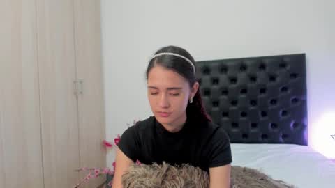 Snapshot of _sussi_ chatting on February 11, 2025, 4:35 pm Sussi online show from February 11, 2025, 4:35 pm
