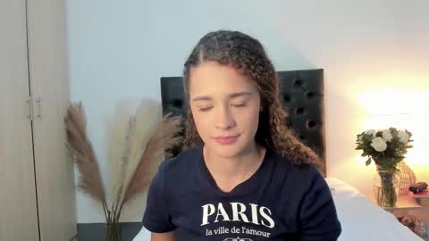 Snapshot of _sussi_ chatting on September 9, 2025, 1:43 pm Sussi online show from September 9, 2025, 1:43 pm