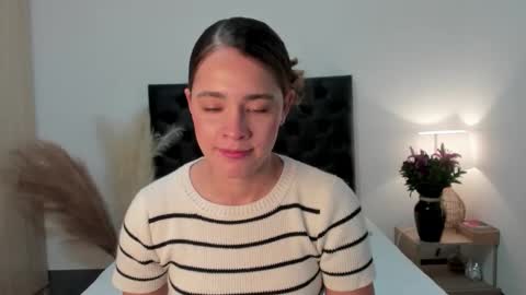 Sussi online show from November 21, 2025, 1:54 pm