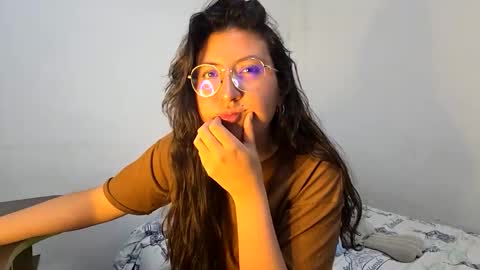 _sweet_melodyy online show from March 4, 2026, 11:22 pm