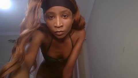 Snapshot of _sweetebony_r chatting on February 13, 2026, 7:48 am _sweetebony_r online show from February 13, 2026, 7:48 am
